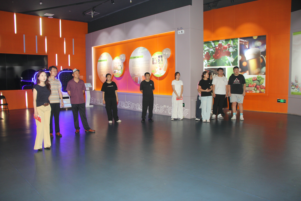 20250819情系職工子女  助力夢想啟航——潔晶集團舉行職工子女高考獎學金發放儀式6_1